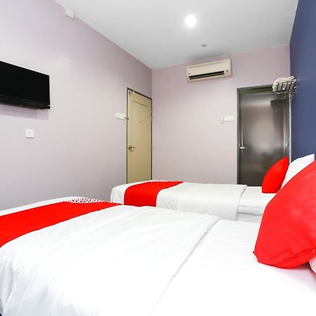 Oyo 89332 De Hotel Teluk Intan Extérieur photo