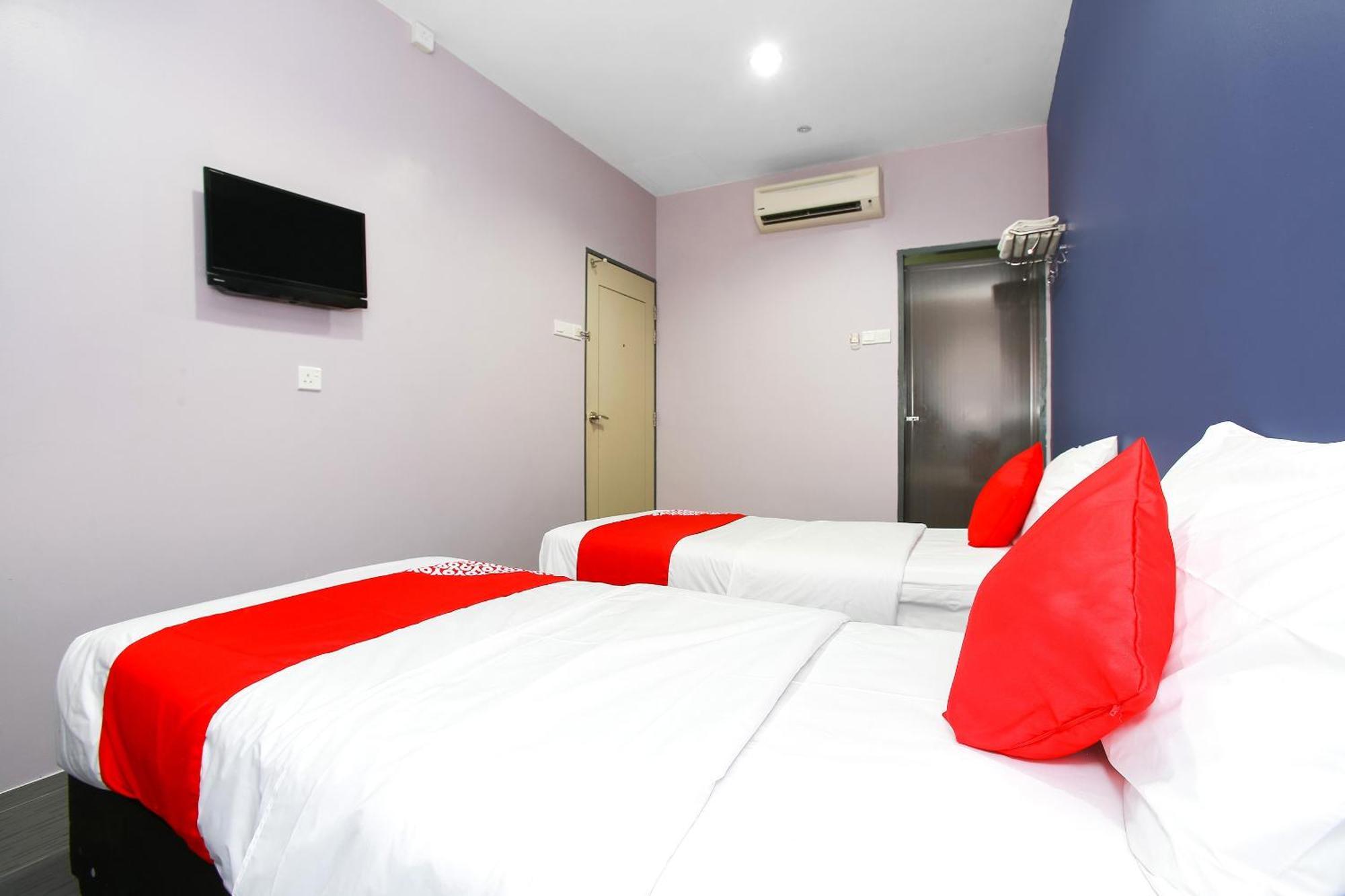Oyo 89332 De Hotel Teluk Intan Extérieur photo