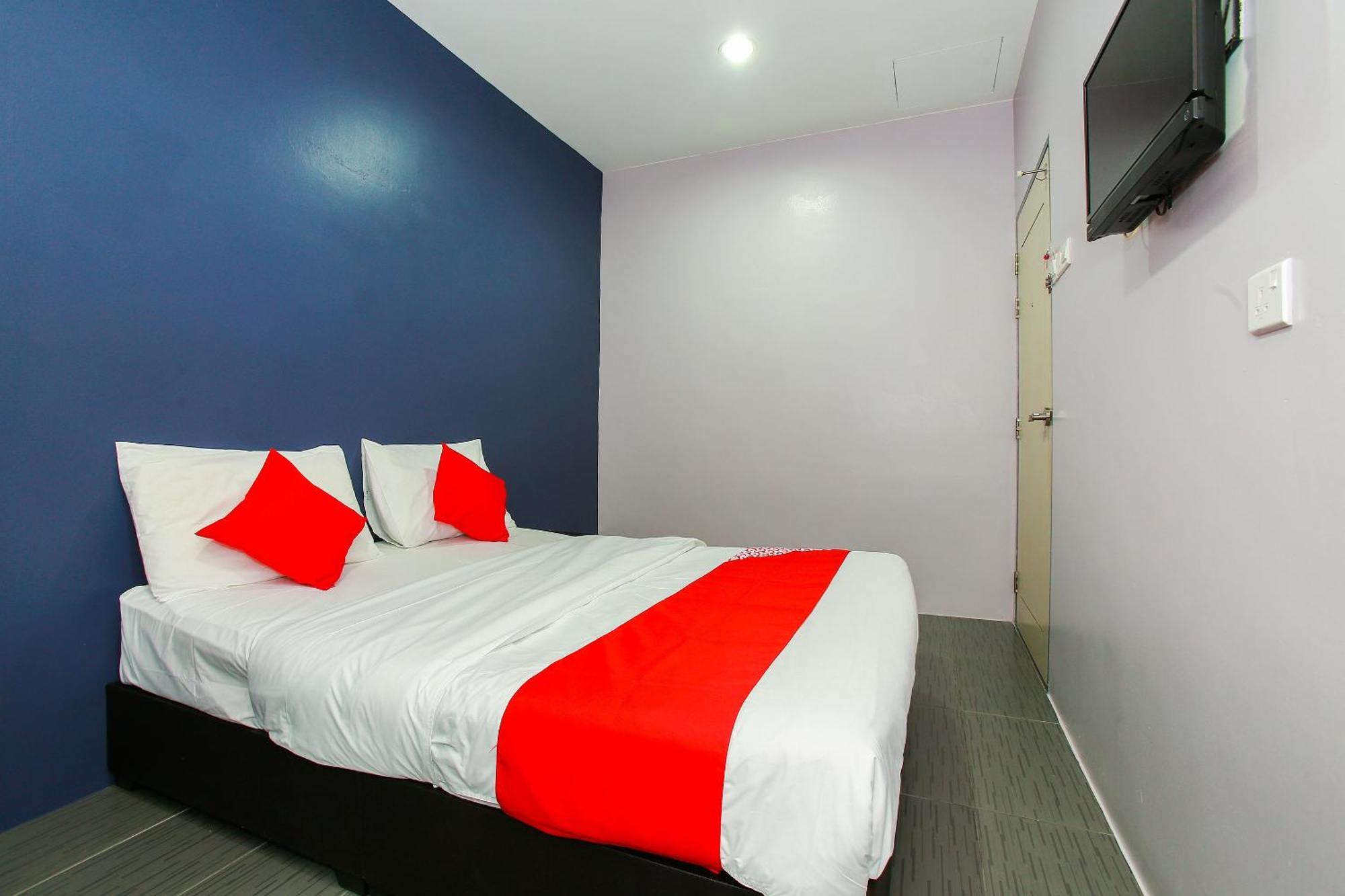 Oyo 89332 De Hotel Teluk Intan Extérieur photo