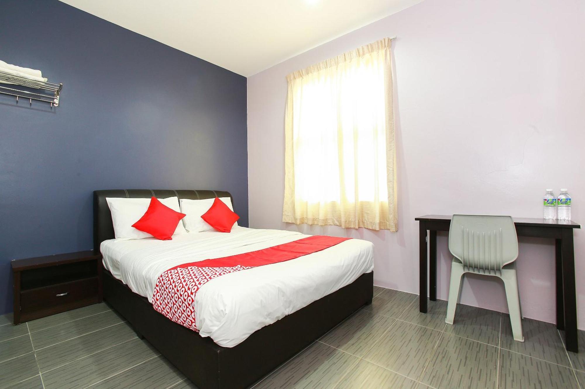 Oyo 89332 De Hotel Teluk Intan Extérieur photo