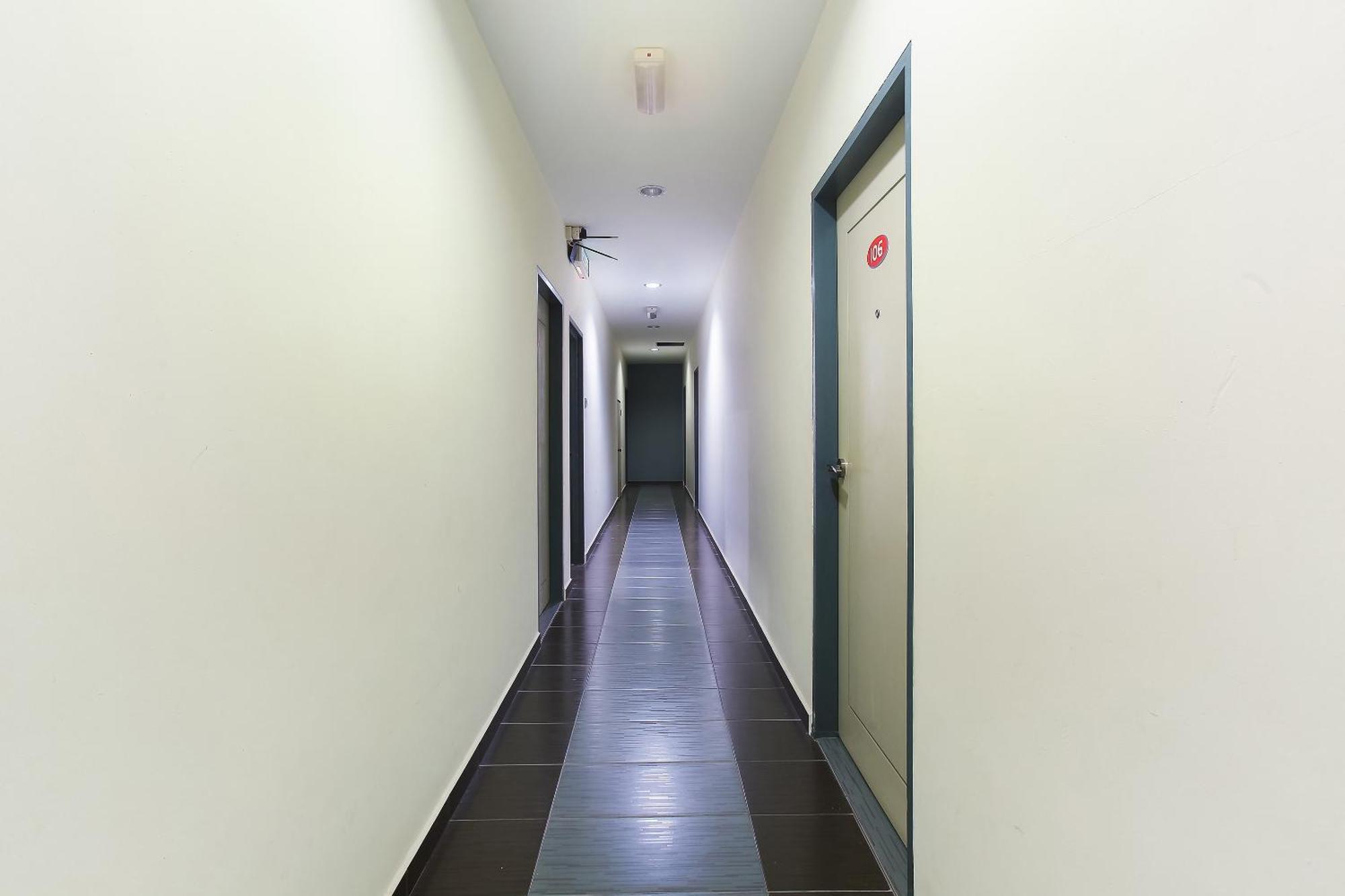 Oyo 89332 De Hotel Teluk Intan Extérieur photo