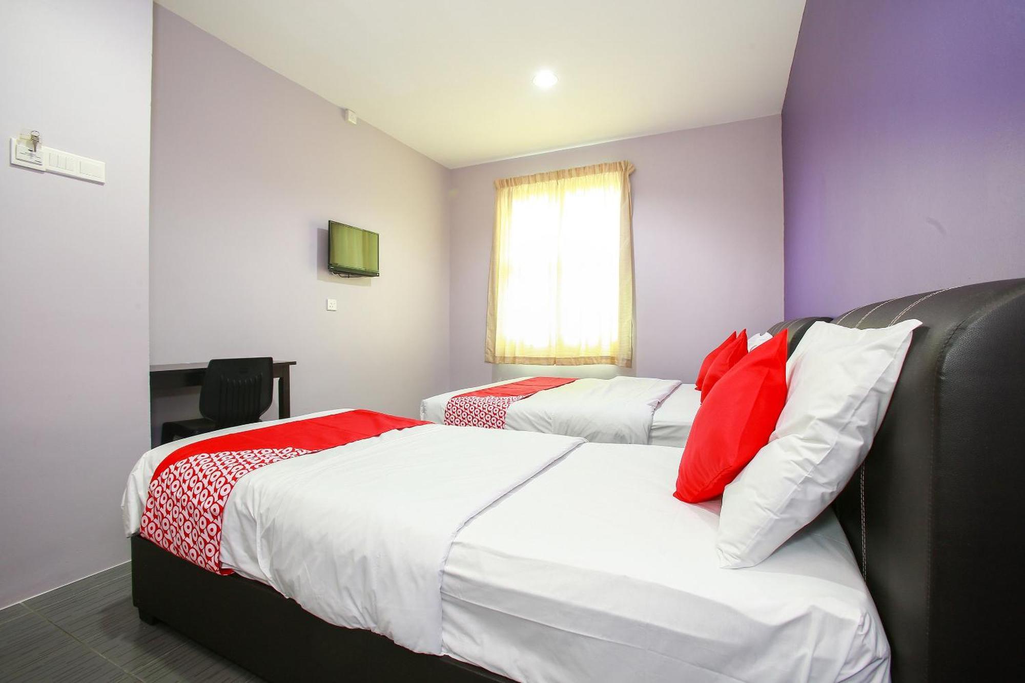 Oyo 89332 De Hotel Teluk Intan Extérieur photo