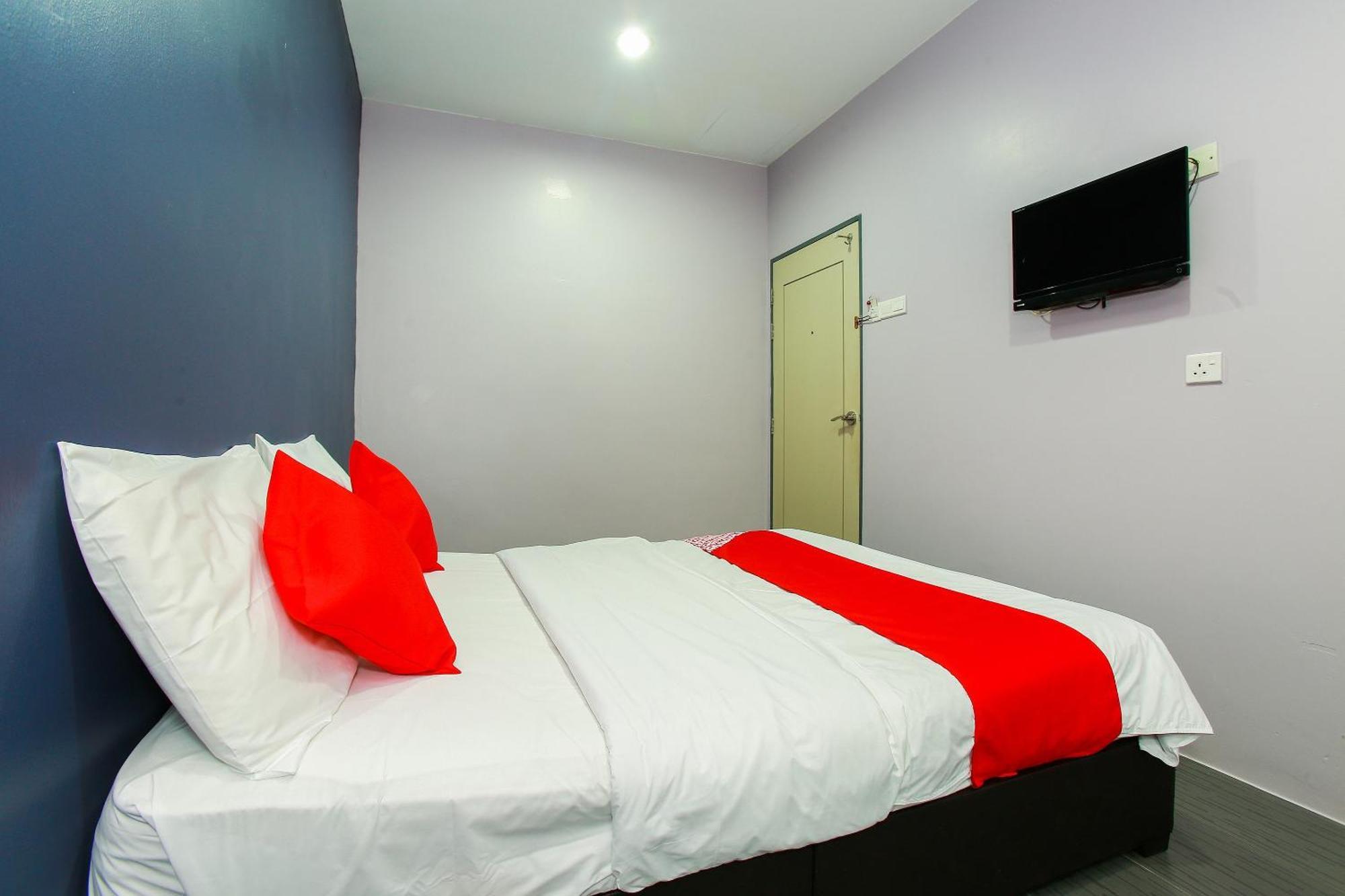 Oyo 89332 De Hotel Teluk Intan Extérieur photo