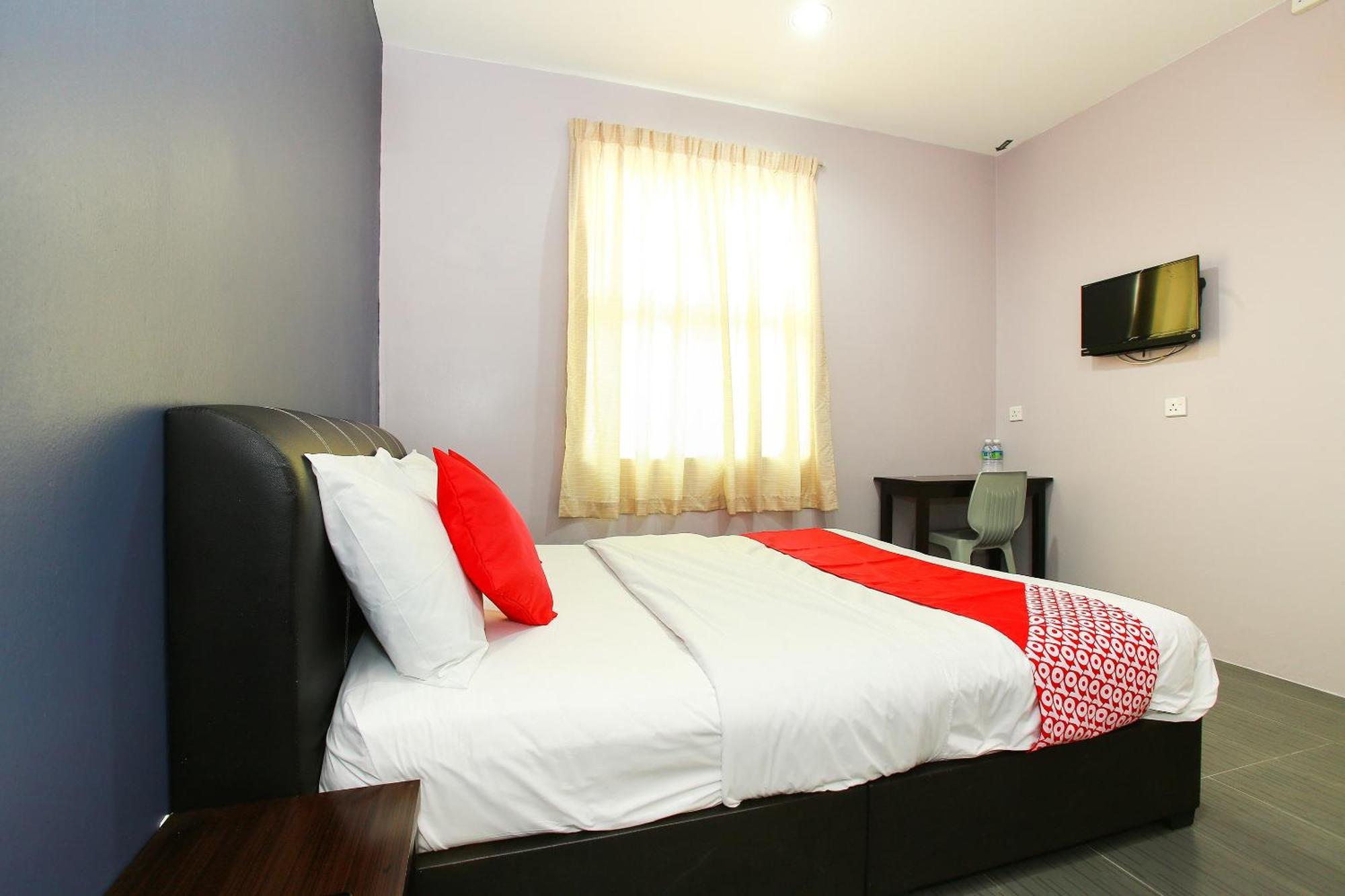 Oyo 89332 De Hotel Teluk Intan Extérieur photo