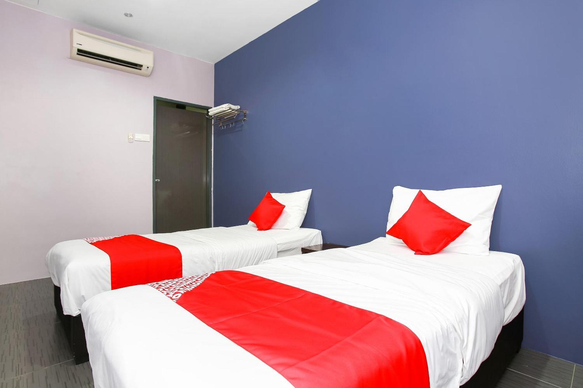Oyo 89332 De Hotel Teluk Intan Extérieur photo